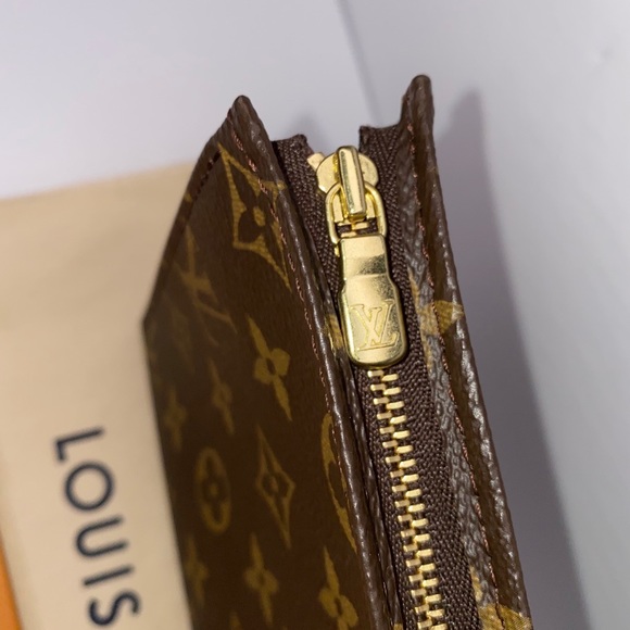 ❌SOLD ❌Toiletry 19 - Picture 4 of 15